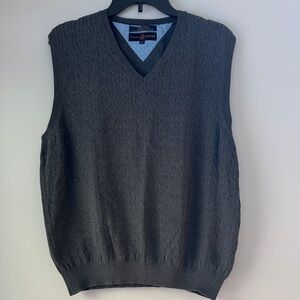 Tommy Hilfiger Classic Charcoal Cable Knit Gray V-Neck Preppy Sweater Vest Golf